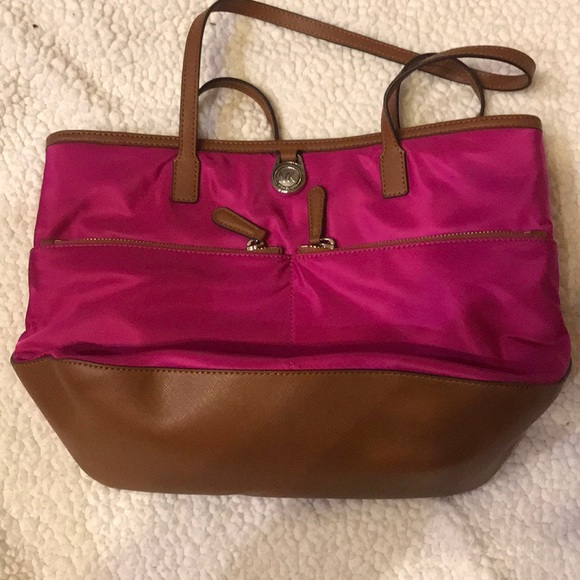Michael Kors purse - NEVER USED. BRAND NEW. - Picture 1 of 4